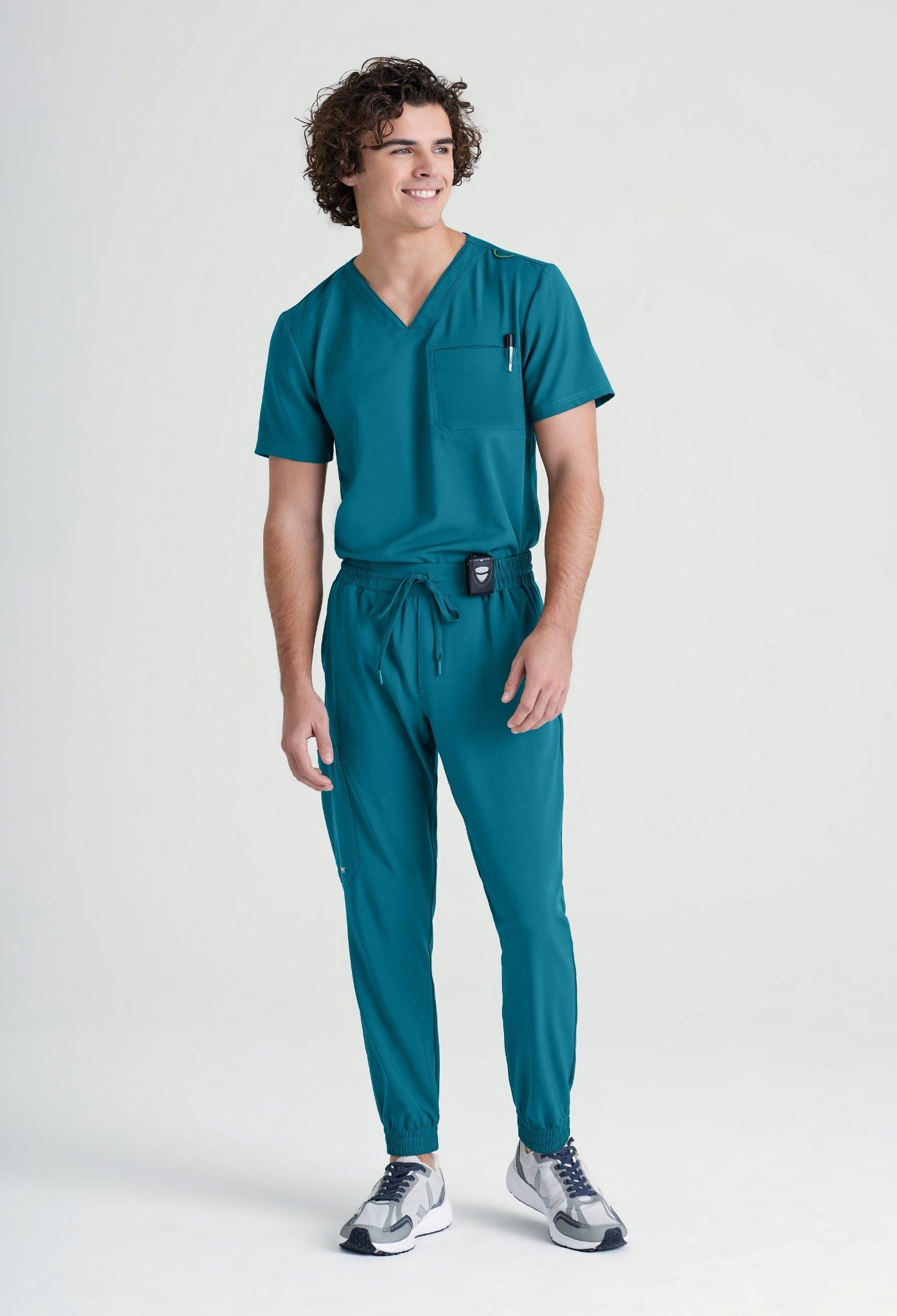 Uniforme médico para caballero Evolve Journey Top-Voyager Jogger