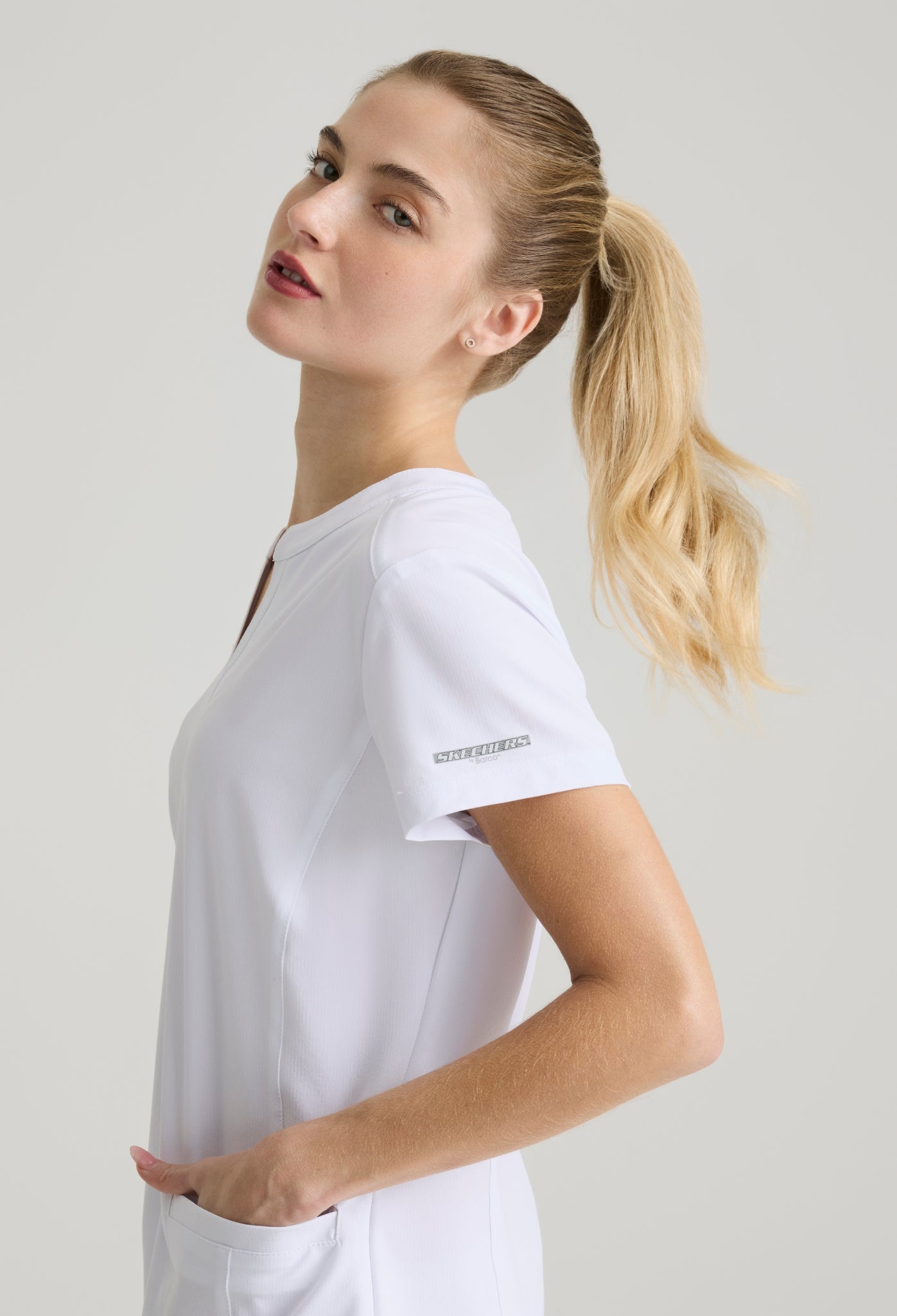 Uniforme médico para dama Skechers Coast Top- Gamma Pant
