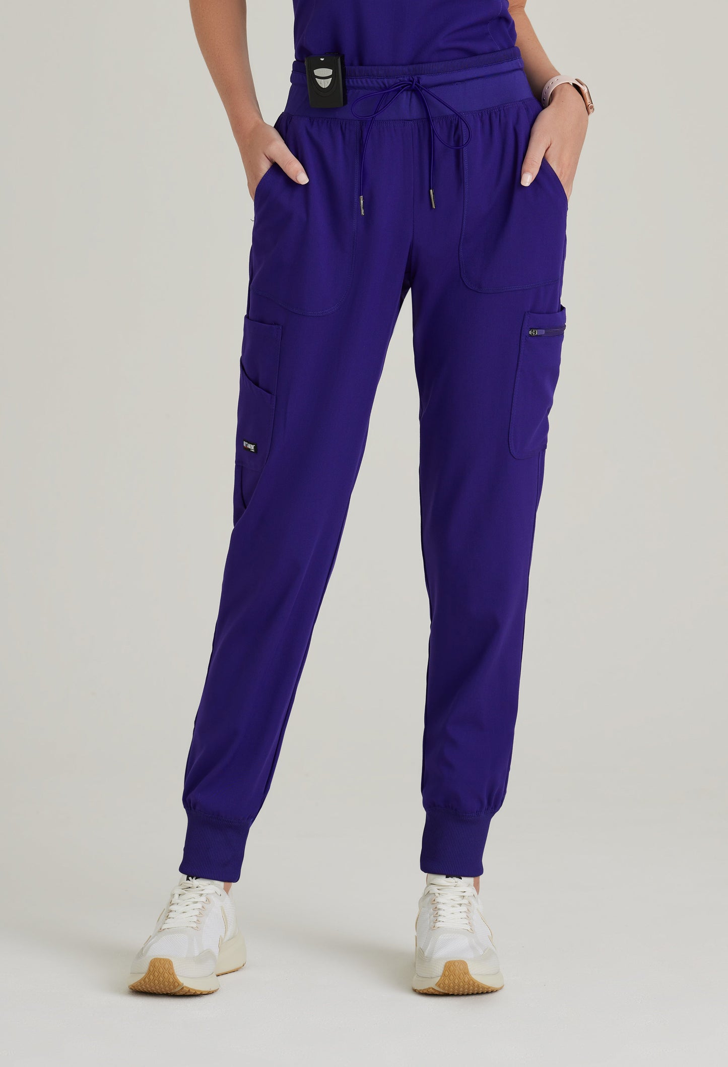 Uniforme médico para dama Grey's Anatomy™ Spandex Stretch Carly Top-Carly Jogger — Grey's Anatomy™ by Barco Spandex Stretch
