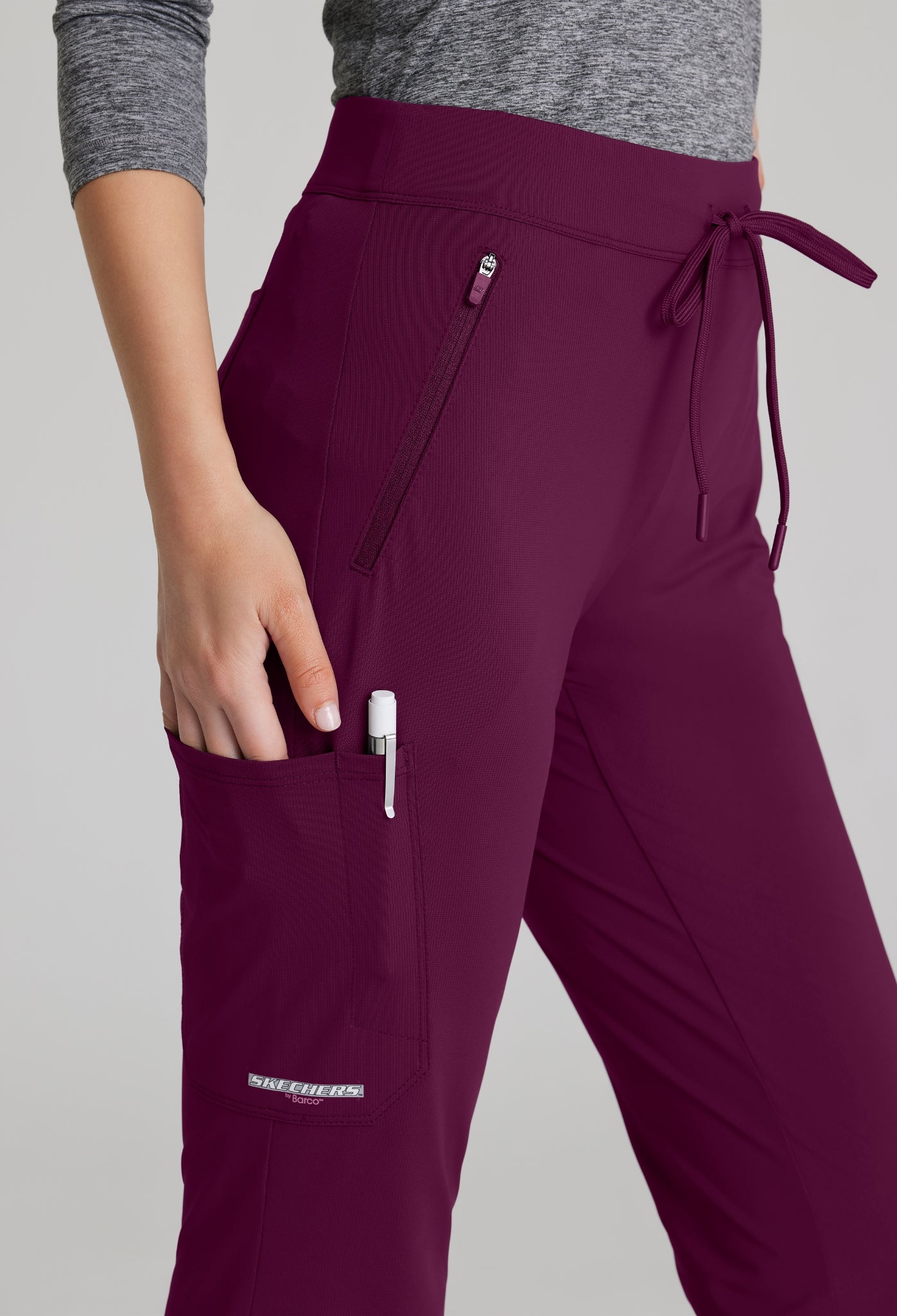 Uniforme médico para dama Skechers™ by Barco Slip-ins Serene Knit Top-Glide Knit Flare Pant