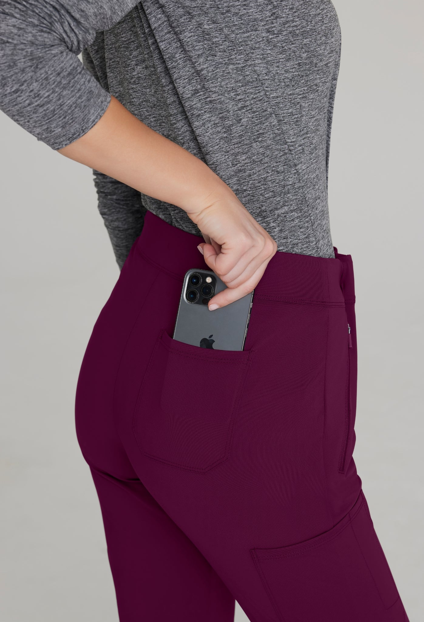 Uniforme médico para dama Skechers™ by Barco Slip-ins Serene Knit Top-Glide Knit Flare Pant