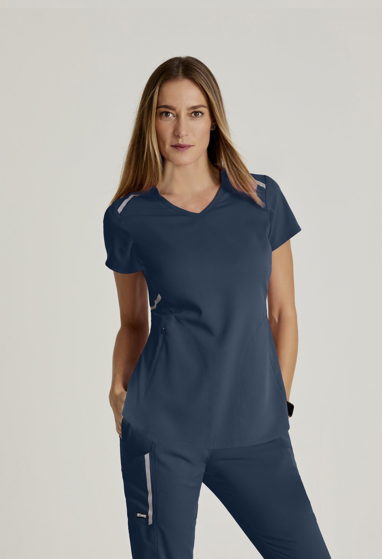 Conjunto Grey's Anatomy™ Impact Octove top-Range pant Petite