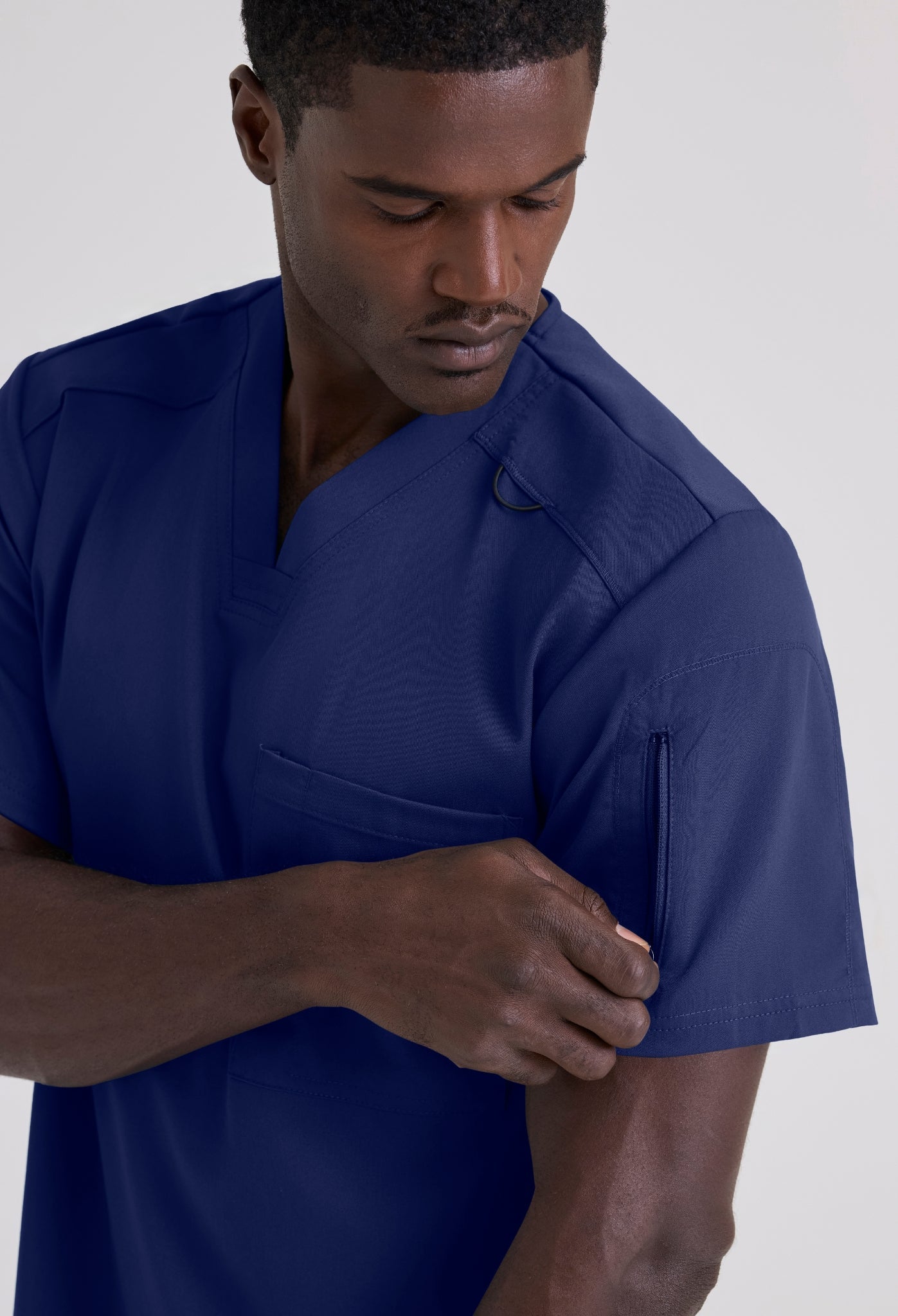 Uniforme médico para caballero Grey's Anatomy™ Spandex Murphy Top-Hudson Pant — Grey's Anatomy™ by Barco Spandex Stretch