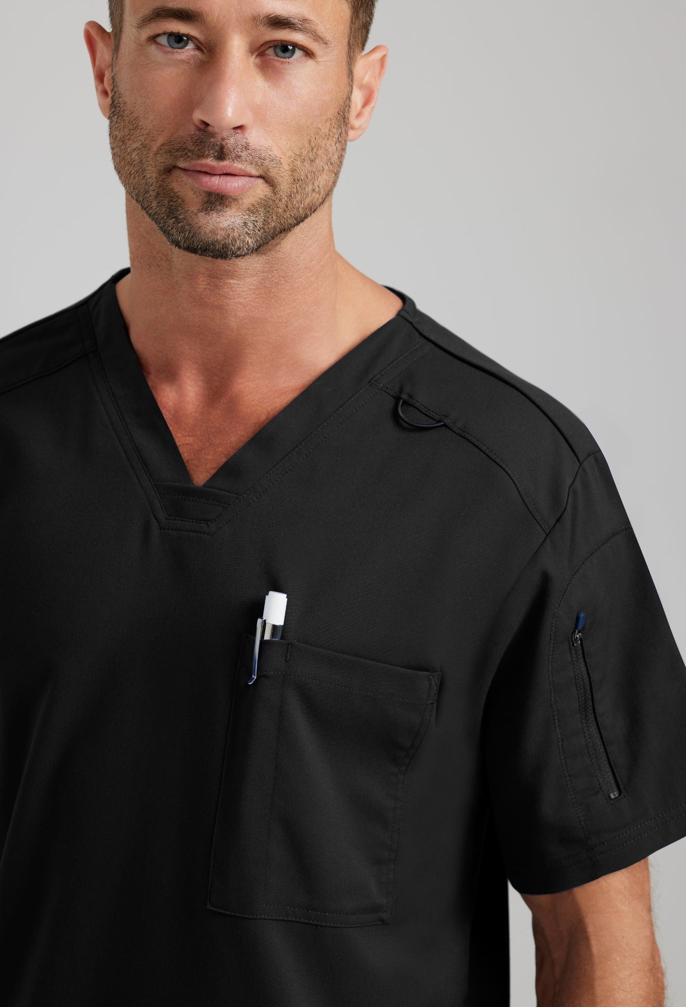 Uniforme médico para caballero Grey's Anatomy™ Spandex Murphy Top-Hudson Pant — Grey's Anatomy™ by Barco Spandex Stretch