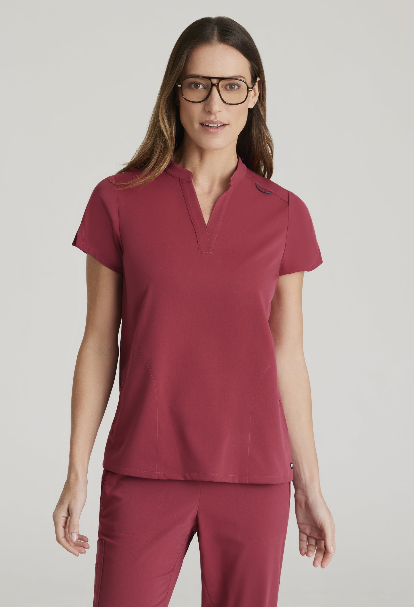 Uniforme médico para dama Grey's Anatomy™ Spandex Stretch  Avery Top-Serena Pant petite — Grey's Anatomy™ by Barco Spandex Stretch