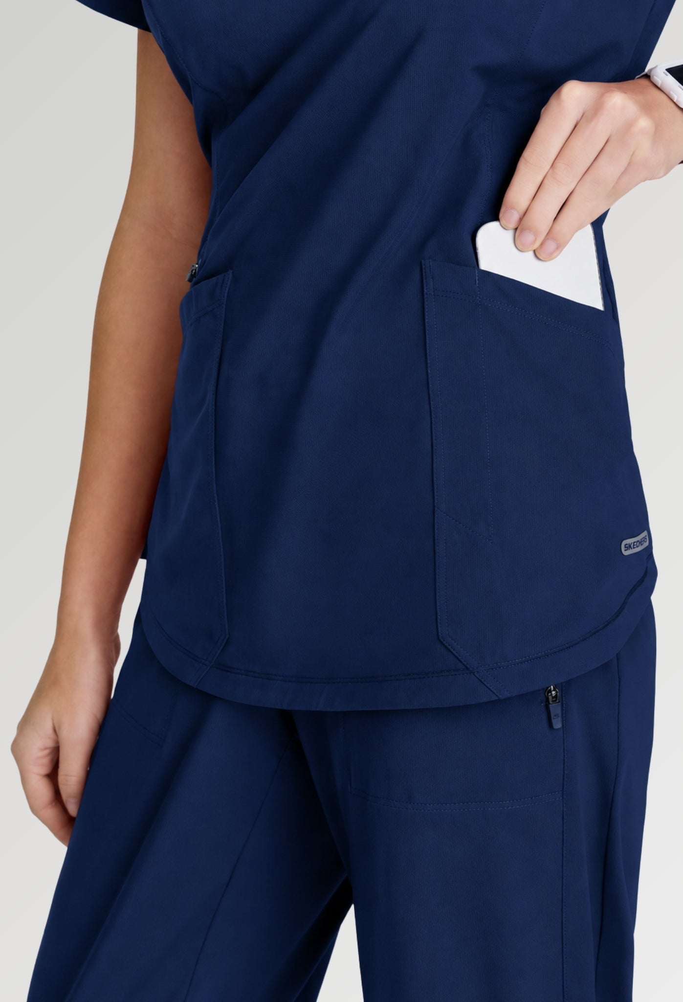 Uniforme médico para dama Skechers™ by Barco Slip-ins Serene Knit Top-Glide Knit Flare Pant