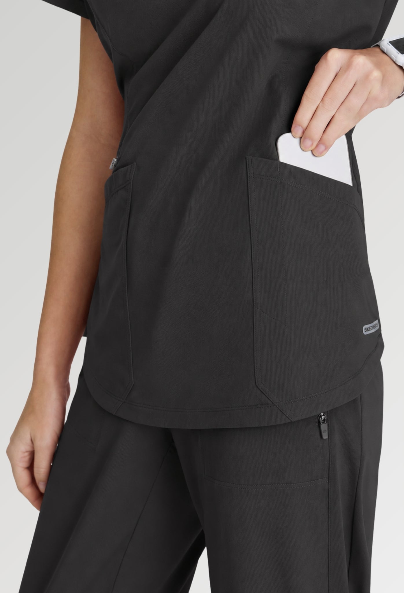 Uniforme médico para dama Skechers™ by Barco Slip-ins Serene Knit Top-Glide Knit Flare Pant