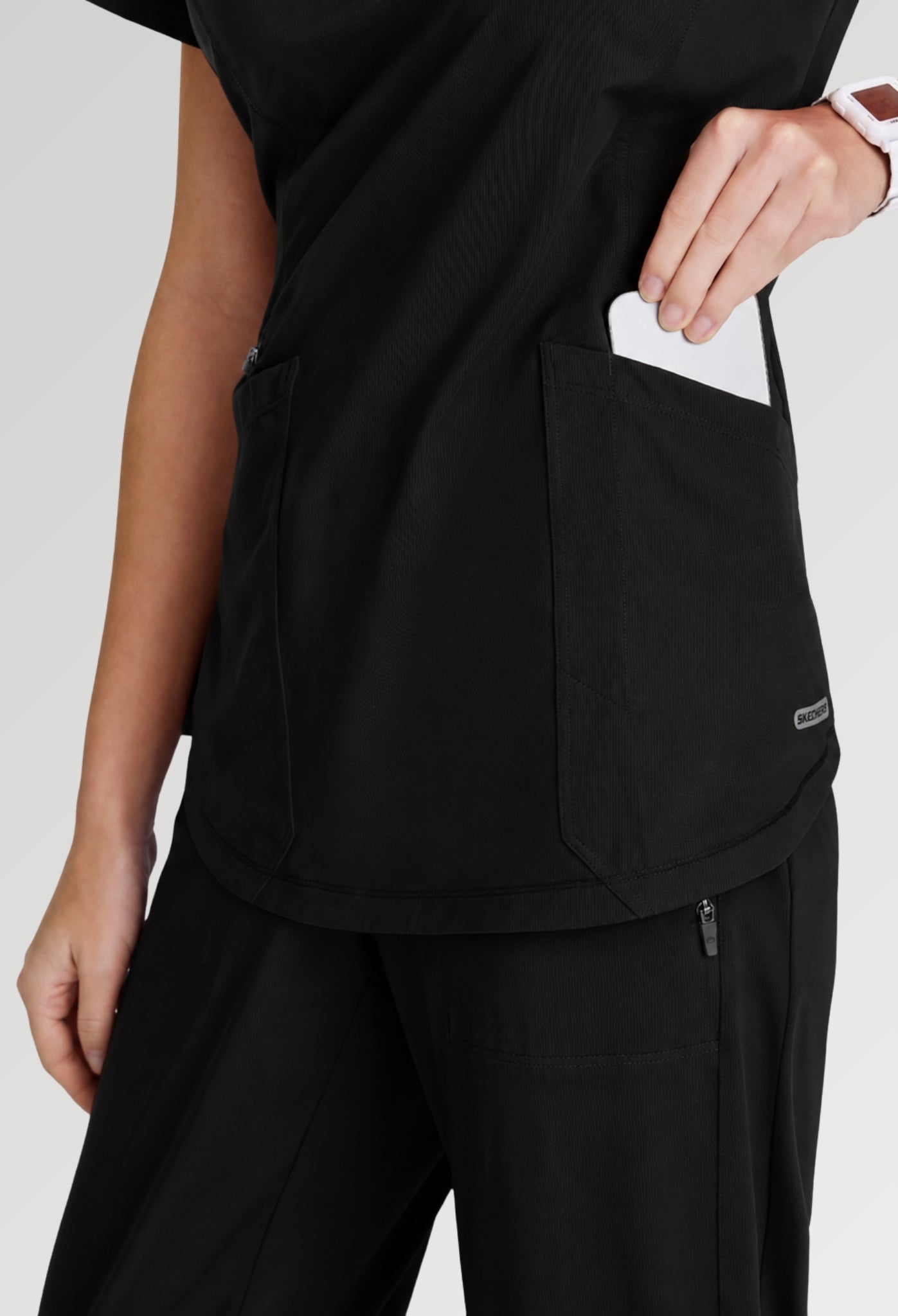 Uniforme médico para dama Skechers™ by Barco Slip-ins Serene Knit Top-Glide Knit Flare Pant